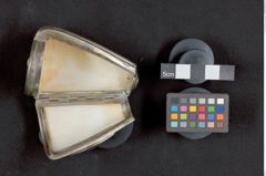 Foto einer Schnupftabakdose aus einer Kegelschnecke (NHMW-ZOO-MO-0081100-ETH-048b)